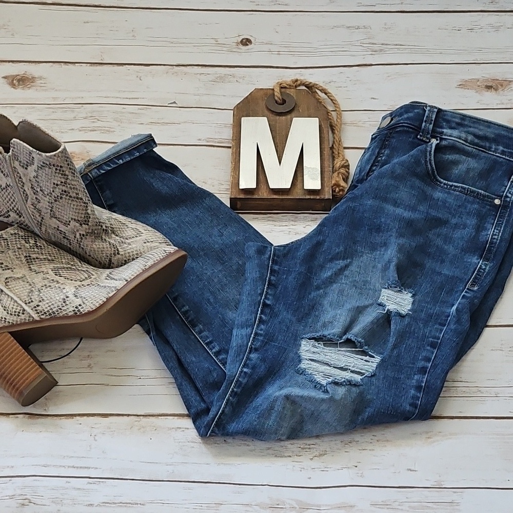 Maurices Everflex Medium Wash Distressed Jeans Size 14 Short